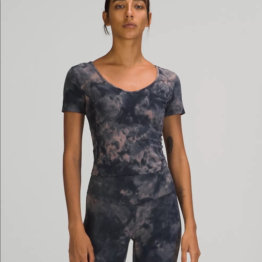 Size 8 lululemon Align Cropped T-Shirt in Diamond Dye Lunar Rock True Navy NWT